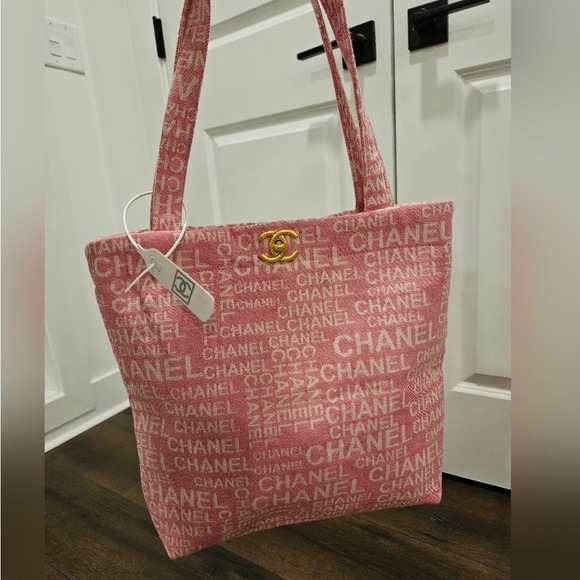 gwp Handbags - Chanel tote